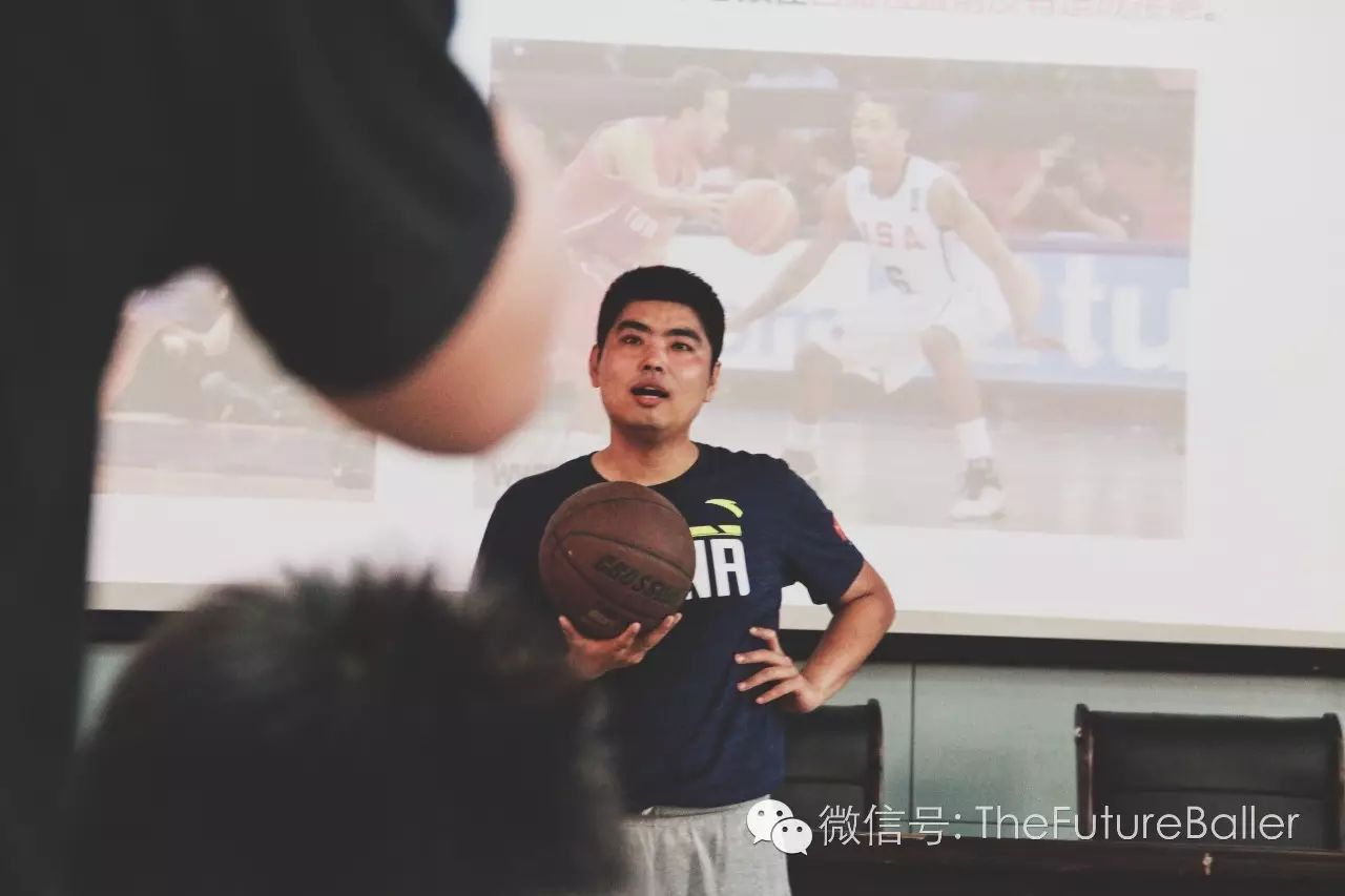 篮球初赛规则及裁判_裁判篮球规则初赛怎么写_裁判篮球规则及手势
