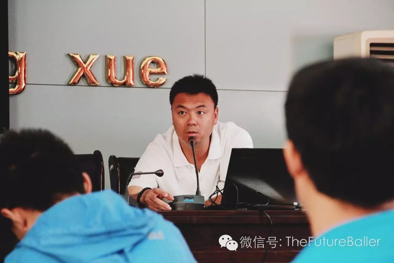裁判篮球规则及手势_裁判篮球规则初赛怎么写_篮球初赛规则及裁判