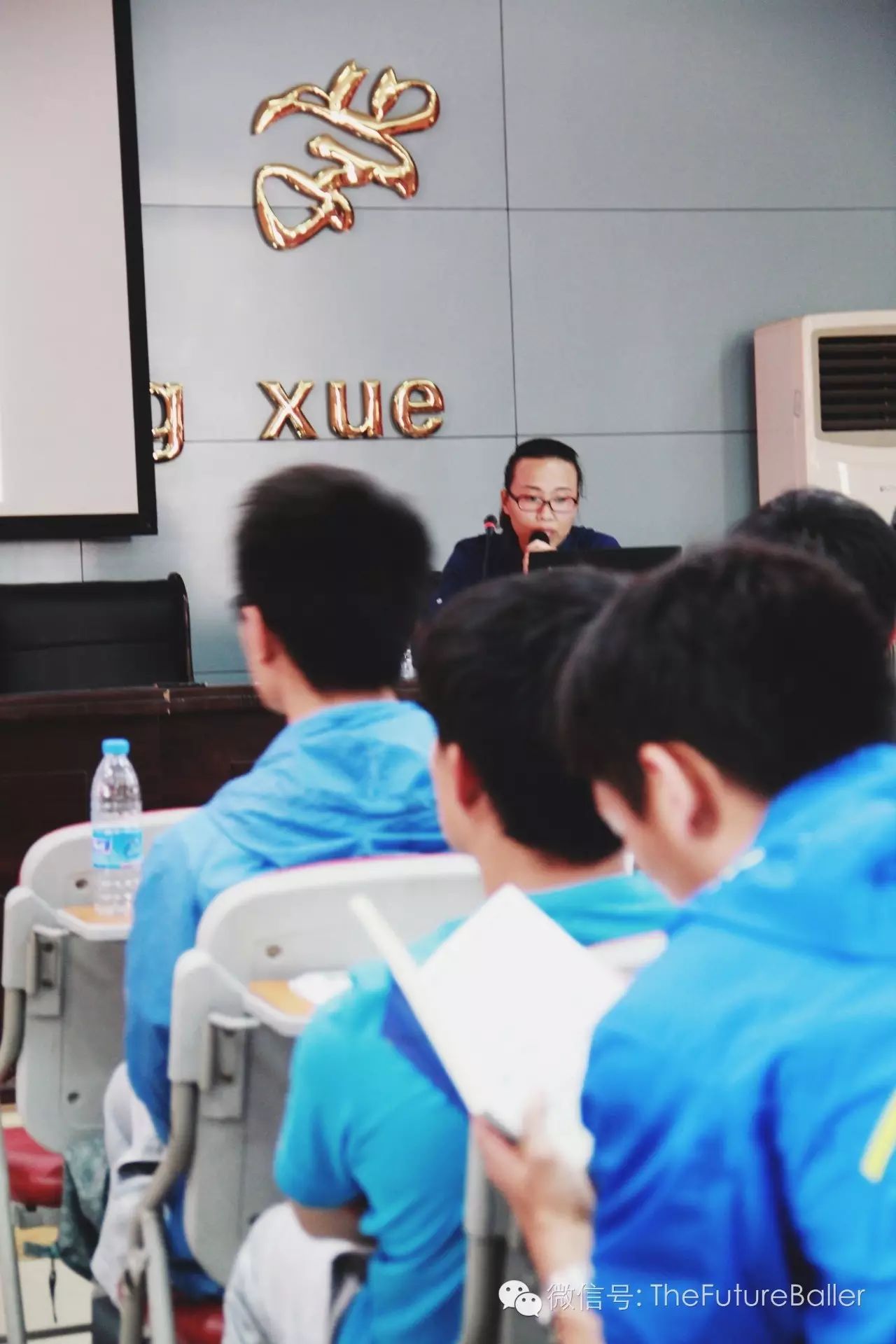 篮球初赛规则及裁判_裁判篮球规则及手势_裁判篮球规则初赛怎么写