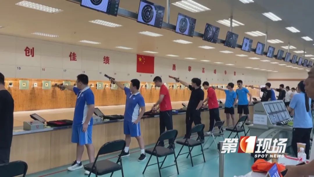 游泳冠军杨敬轩_游泳冠军杨浚瑄_游泳运动员杨敬轩