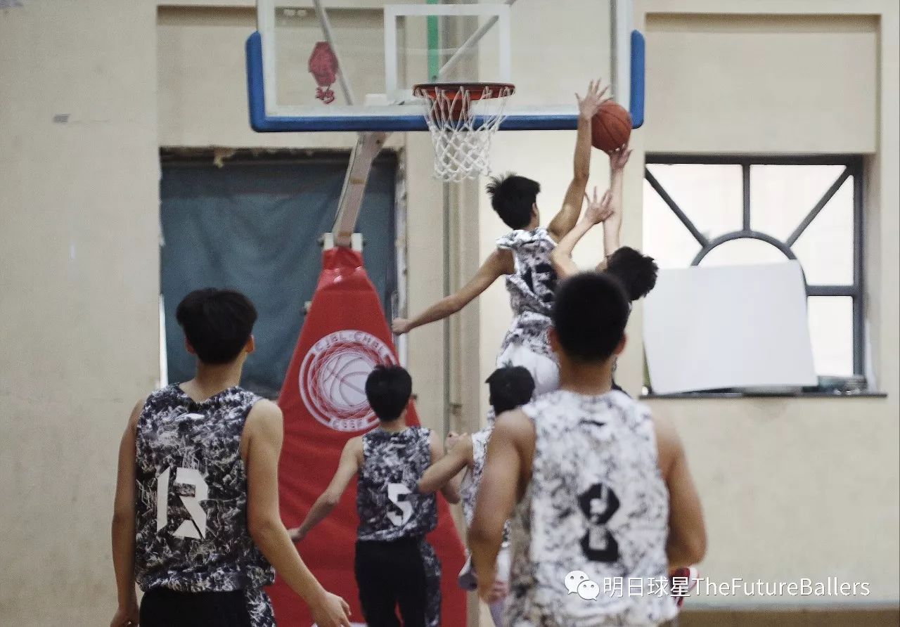 龙门小学篮球比赛_斗门中小学篮球比赛冠军_中心小学篮球比赛