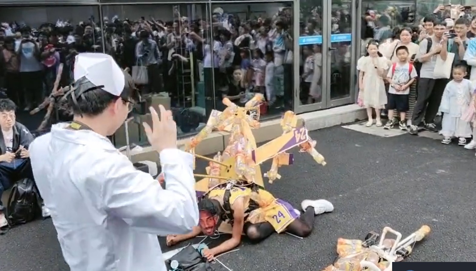 篮球路人王比赛视频_路人王篮球冠军最多的人是谁_篮球黄冠军路人王