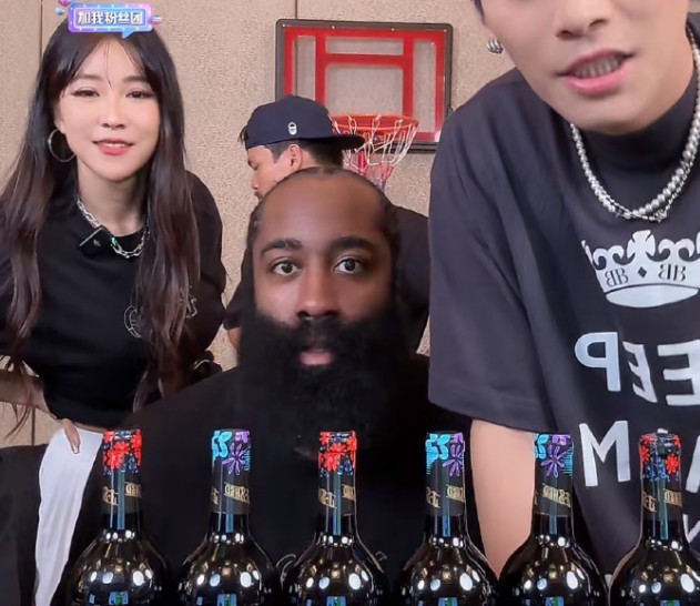 篮球路人王比赛视频_路人王篮球冠军最多的人是谁_篮球黄冠军路人王