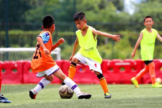 世界小学足球冠军教练_世界名足球教练_世界级足球教练