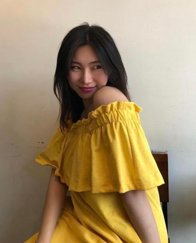 健身达人李殷娜图片_李殷娜健身_李殷娜坐姿