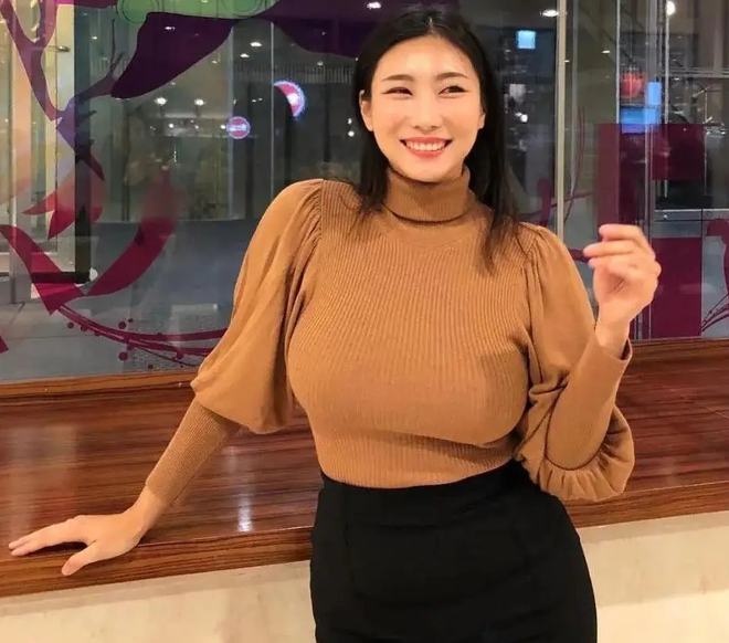 李殷娜健身_健身达人李殷娜图片_李殷娜坐姿