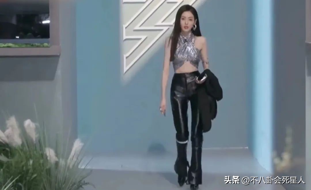 经常健身的女明星_健身女星_健身明星女的