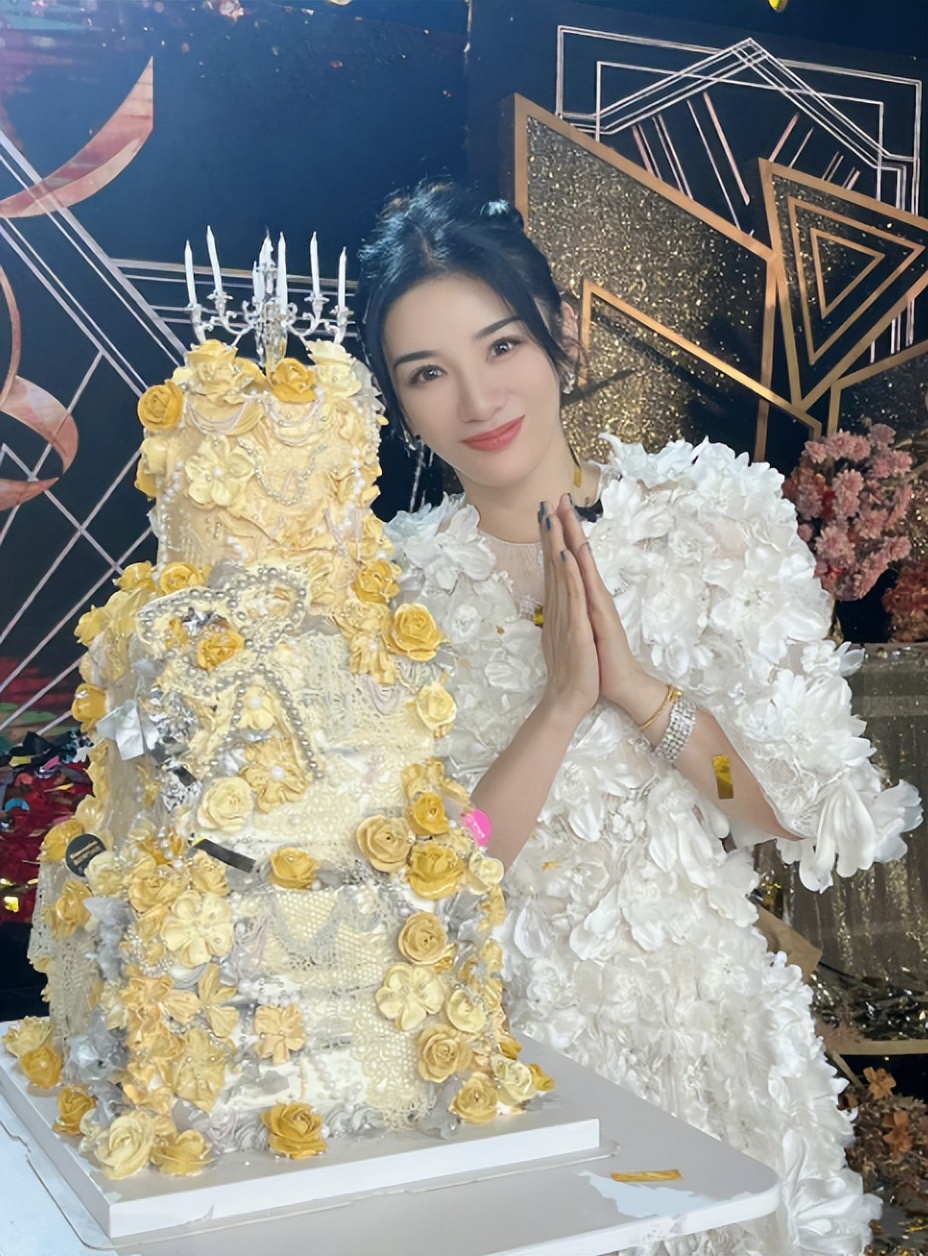 健身明星女神_经常健身的女明星_健身明星女图片