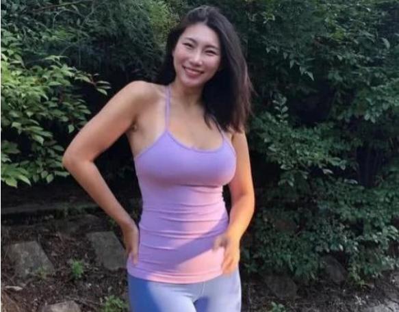 42岁李殷娜_李殷娜健身_李殷娜坐姿