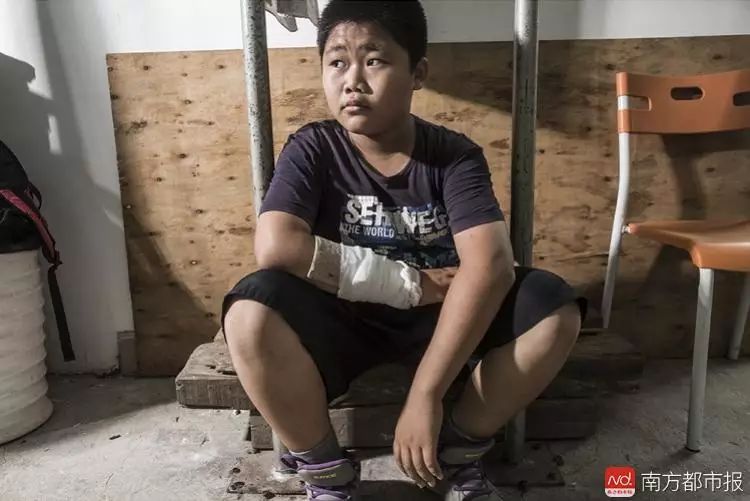 广西籍世界举重冠军女选手_广西举重女运动员_举重冠军广西