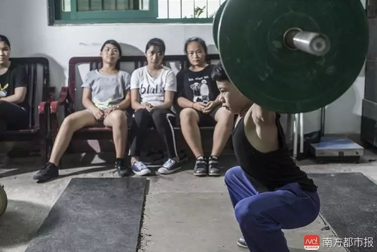 广西举重女运动员_广西籍世界举重冠军女选手_举重冠军广西
