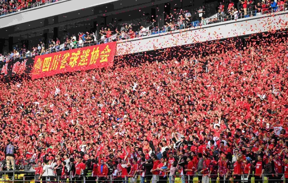 成都职业足球新篇章：凤凰山与双流体育中心共筑中超中乙双线辉煌